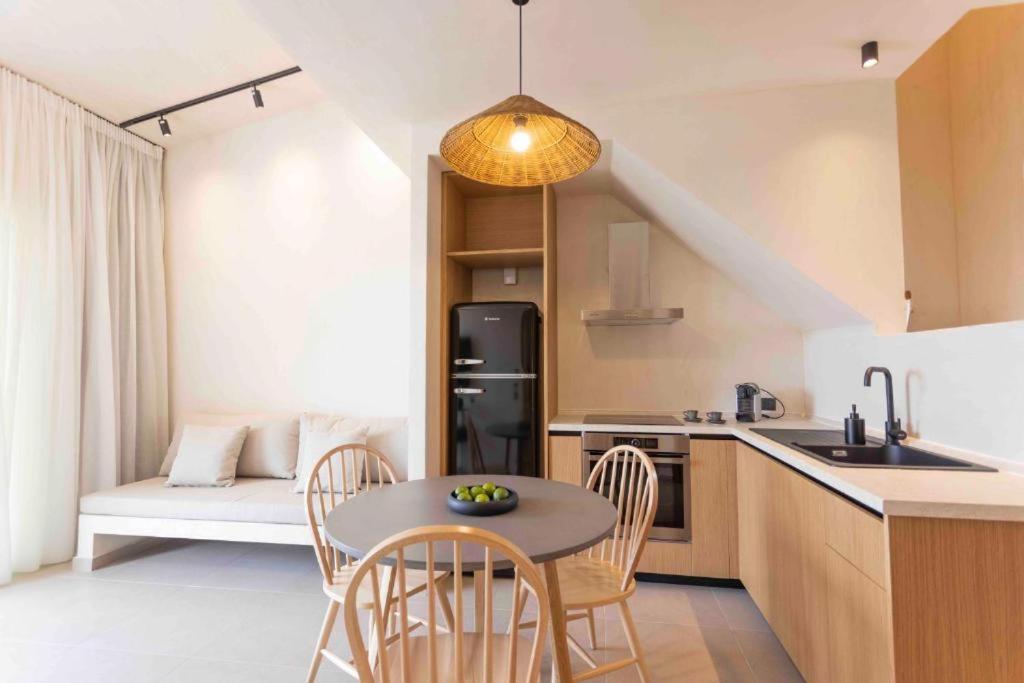 Pnoes Luxury Suites Paliouri Esterno foto